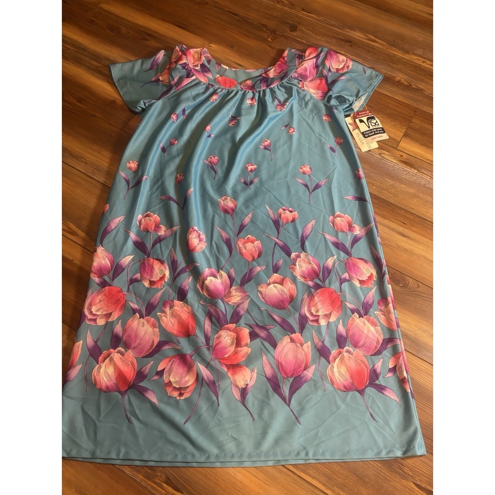 Granada Muumuu House Dress Patio Dress Floral Pattern‎ Size Med NEW Vtg